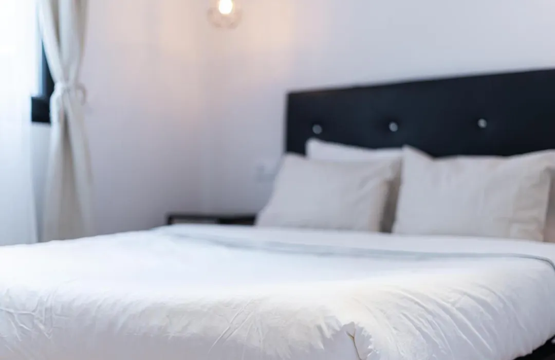 Edsam Madrid Apartments Black-1