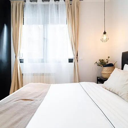 Edsam Madrid Apartments Black-3